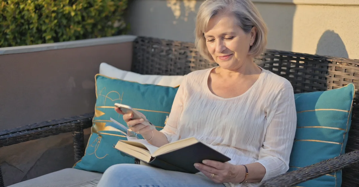 Irish woman enjoying brand card journey β Slimbr weight-loss support
